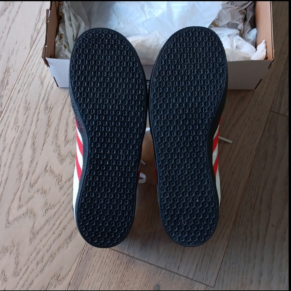 NEW HELLO KITTY Limited Edition Adidas Gazelle Size 4Y or 6-6.5 W - Picture 9 of 13